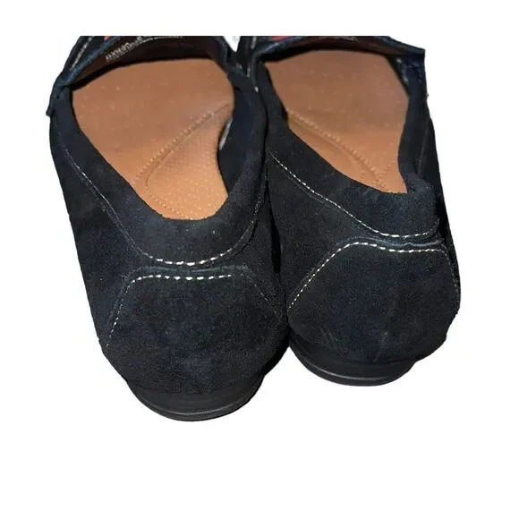 BareTraps Black Flats with Red Floral Embroidery - Picture 4 of 8